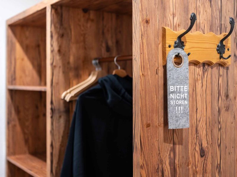 einzelzimmer-kleideraufbewahrung-service