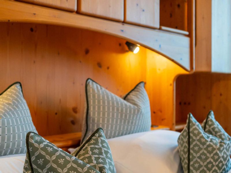 hotel-kanzler-zimmer-dachstein-bett-doppelbett